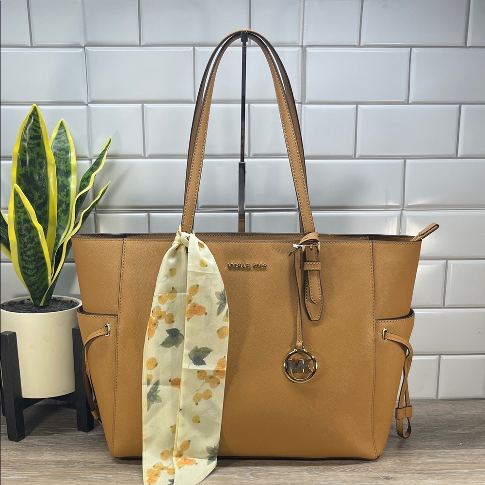 4327 NWT Michael Kors Camel Leather Tote with Floral Scarf 1204327